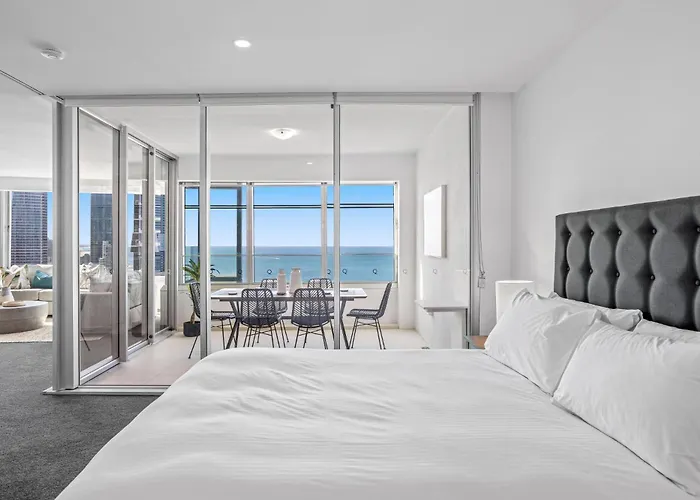 Oceanview 2-Bed With Pool, Sauna, Gym & Parking